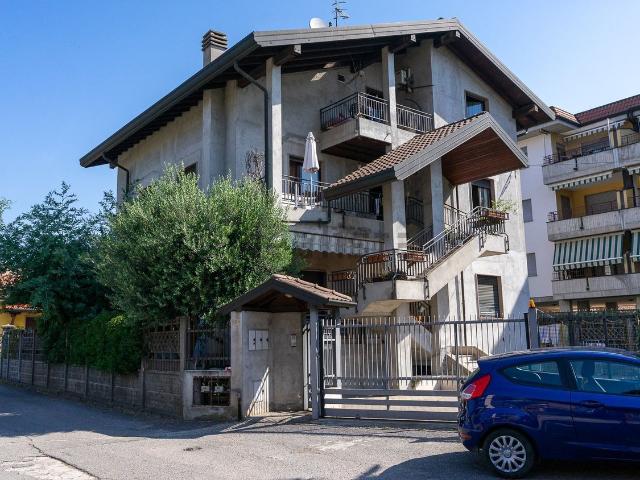Villetta bifamiliare in vendita di 210 m² in Via San Candido, 11