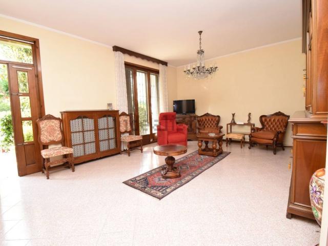 Villetta bifamiliare in vendita di 210 m² in Via Salvo D&apos Acquisto, 77