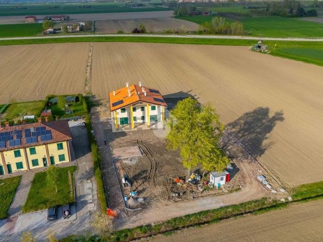 Villetta bifamiliare in vendita di 210 m² in Via Saletto, 10