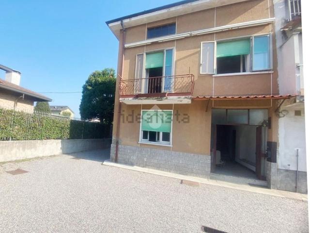 Villetta bifamiliare in vendita di 210 m² in Via Silvio Pellico, 22