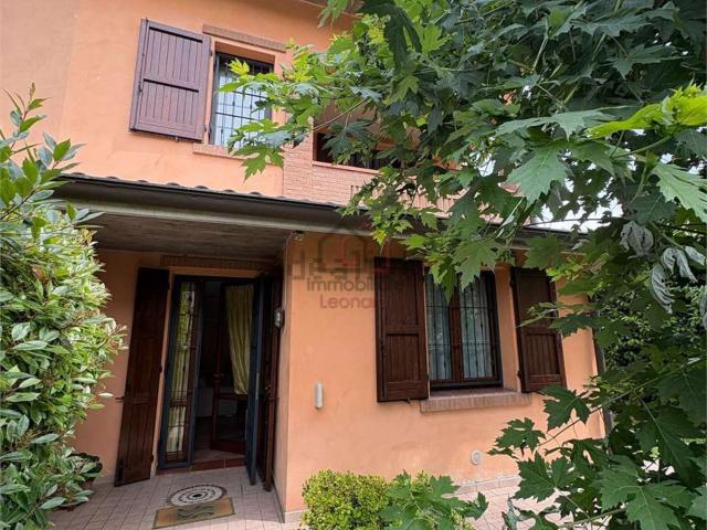 Villetta bifamiliare in vendita di 210 m² in Viale della Resistenza, 24