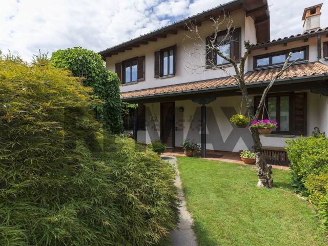 Villetta bifamiliare in vendita di 210 m²