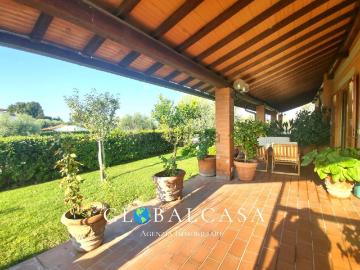 Villetta bifamiliare in vendita di 210 m²
