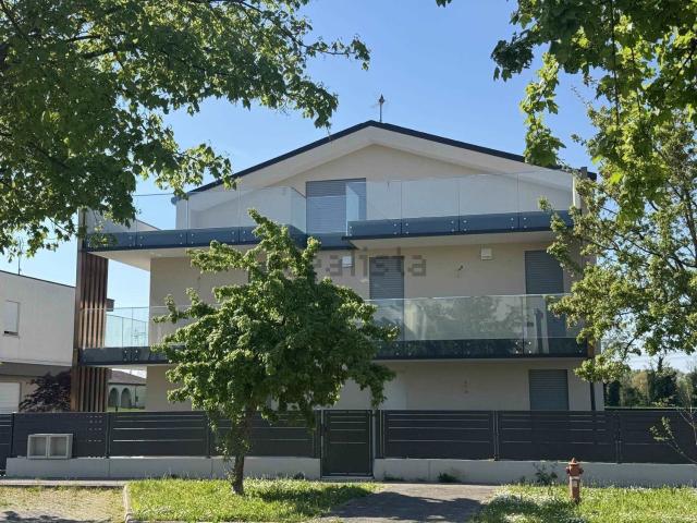 Villetta bifamiliare in vendita di 210 m² in Via Roma