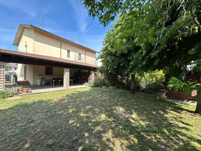 Villetta bifamiliare in vendita di 210 m²