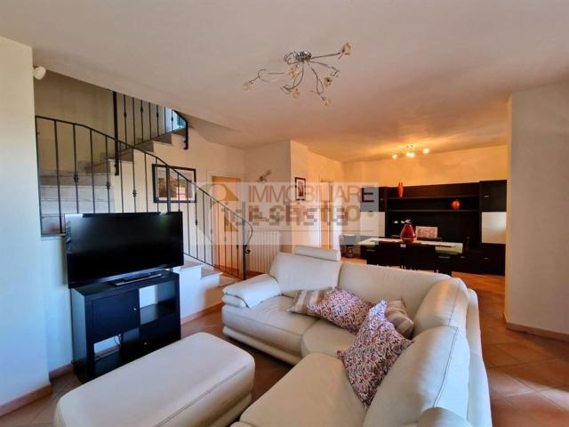 Villetta bifamiliare in vendita di 210 m²