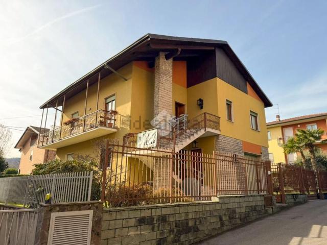 Case e ville in vendita di 211 m² in Via Alcide De Gasperi, 5