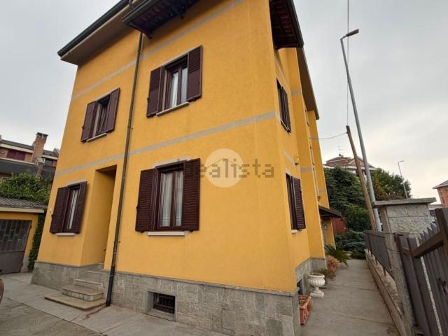 Villetta bifamiliare in vendita di 211 m² in Via Bruno Buozzi, 5