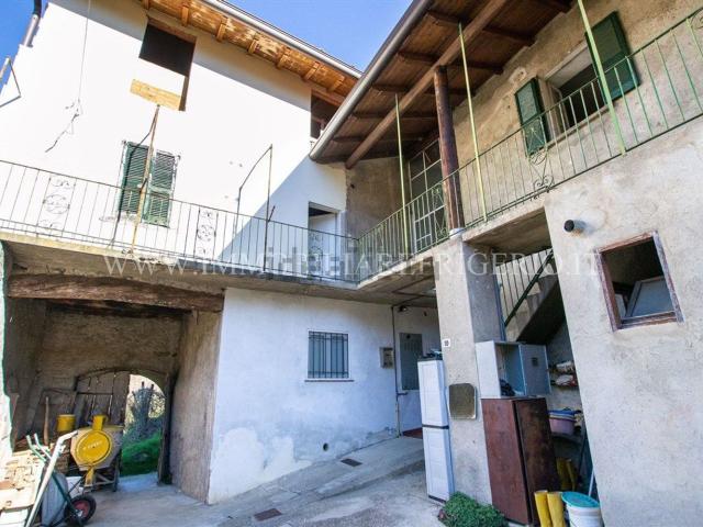 Villetta bifamiliare in vendita di 211 m² in Via Cà Brago