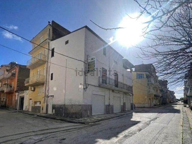Villetta bifamiliare in vendita di 211 m² in Via Giorgio Amendola