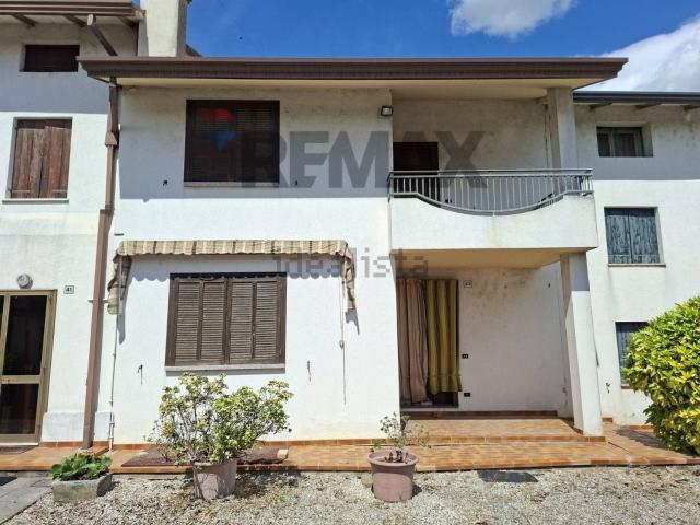 Villetta bifamiliare in vendita di 211 m² in Via Presti, 43