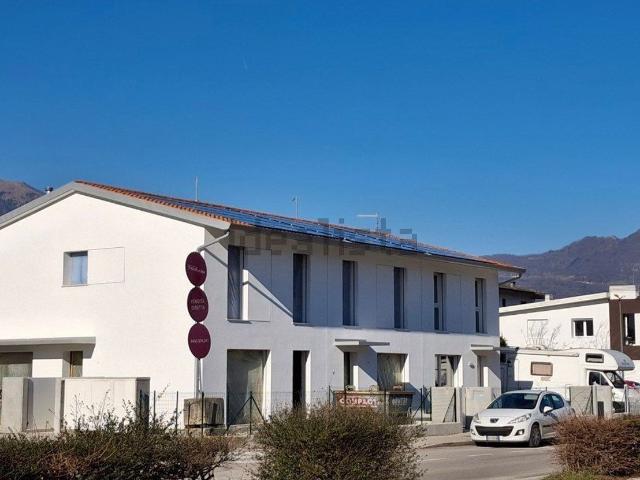 Villetta bifamiliare in vendita di 211 m² in Viale Roma