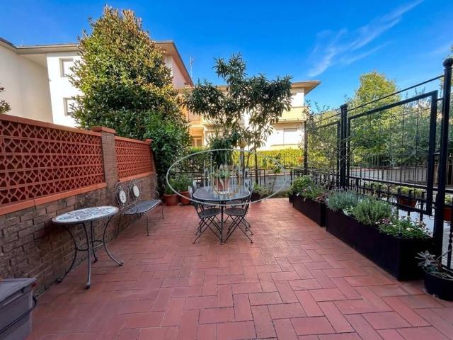Villetta bifamiliare in vendita di 211 m² in Viale Tina Anselmi, 26
