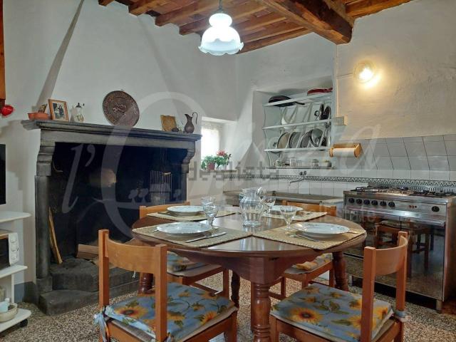 Villetta bifamiliare in vendita di 212 m² in Località Livizzano, 21