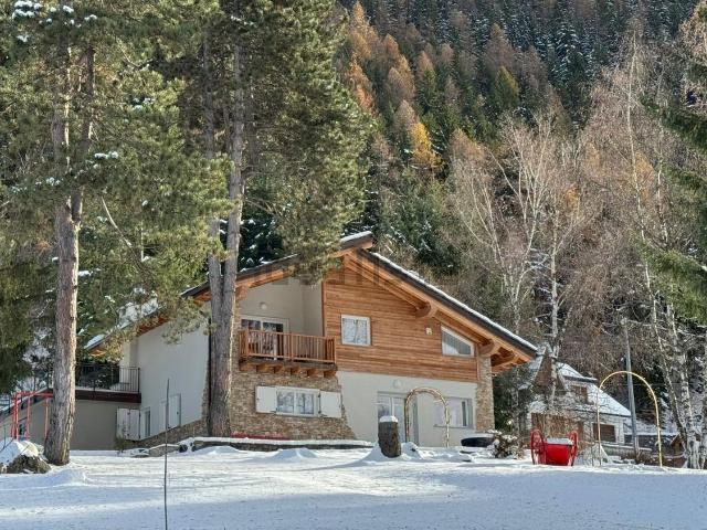Villetta bifamiliare in vendita di 212 m² in Località Seremon, 491