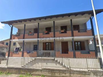 Villetta bifamiliare in vendita di 212 m² in Strada Farè, 9