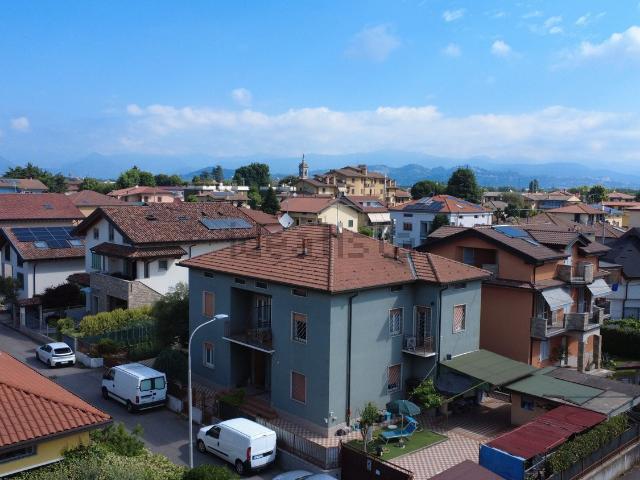 Villetta bifamiliare in vendita di 212 m² in Via Cristoforo Colombo