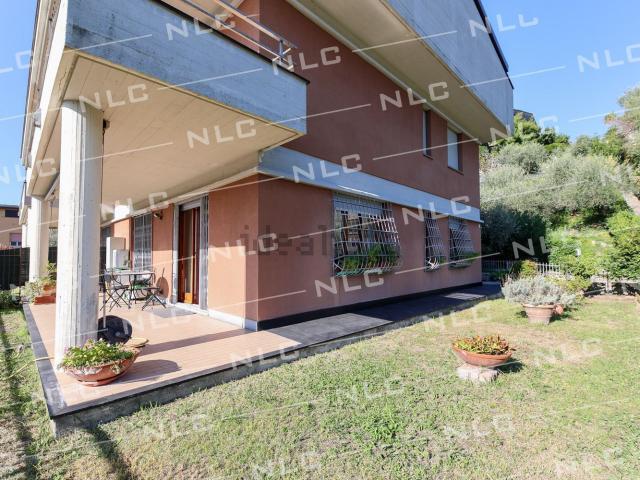 Villetta bifamiliare in vendita di 212 m² in Via degli Ulivi, 11