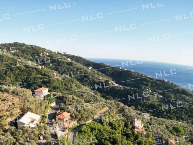 Villetta bifamiliare in vendita di 212 m² in Via Dino Berisso