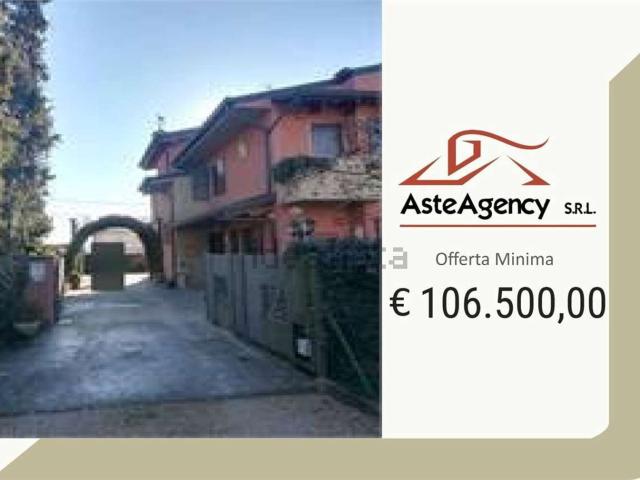 Villetta bifamiliare in vendita di 212 m² in Via IV Novembre, 21