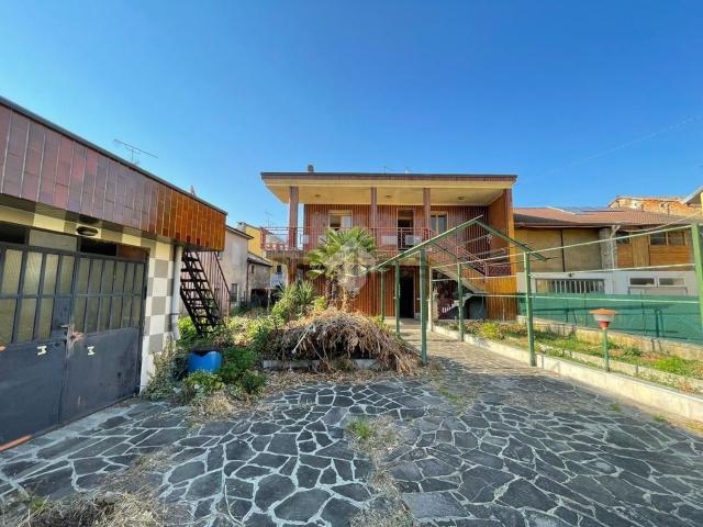 Villetta bifamiliare in vendita di 212 m² in Via Lungo, 21