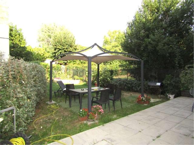 Villetta bifamiliare in vendita di 212 m² in Via Roma