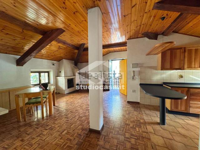 Villetta bifamiliare in vendita di 217 m² in Piazza Giovanni Buffa Schievano