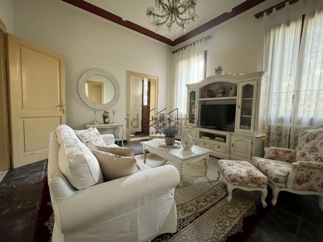 Villetta bifamiliare in vendita di 217 m² in Piazza Giuseppe Garibaldi