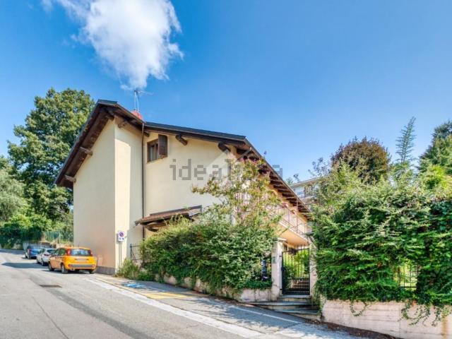 Villetta bifamiliare in vendita di 217 m² in Strada del Merlo, 12