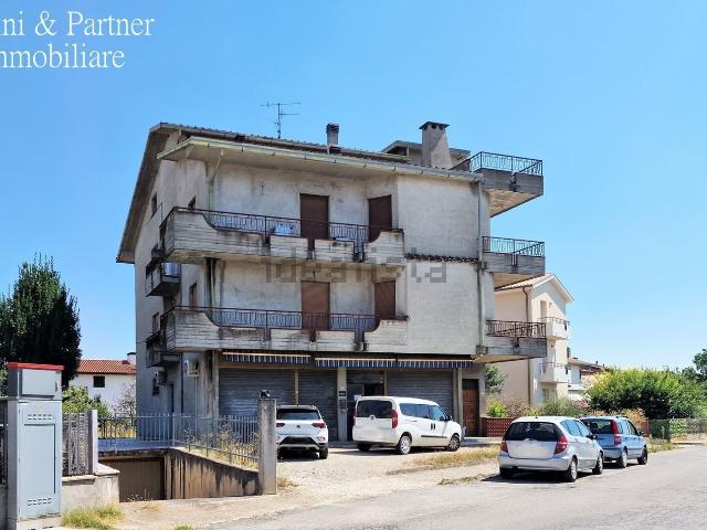 Villetta bifamiliare in vendita di 217 m² in Via del Lavoro, 16
