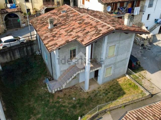 Villetta bifamiliare in vendita di 217 m² in Via Fossane