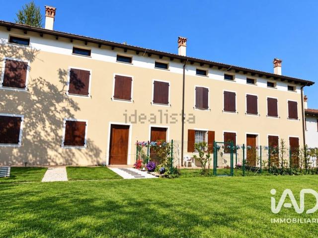 Villetta bifamiliare in vendita di 217 m² in Via I Maggio