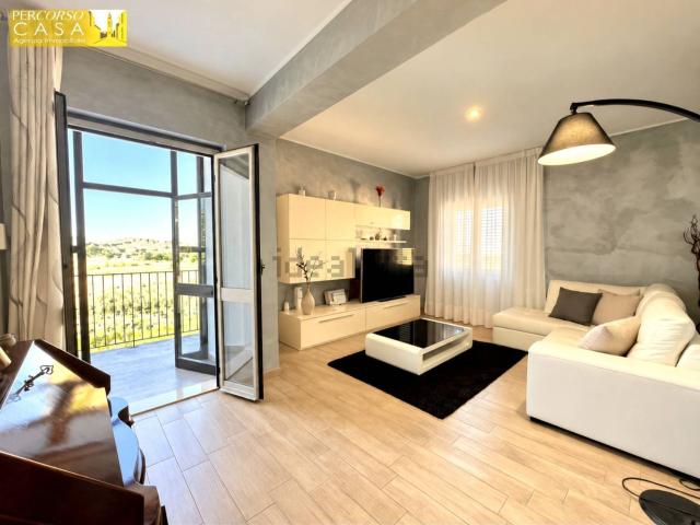 Villetta bifamiliare in vendita di 217 m² in Via Metella Nuova