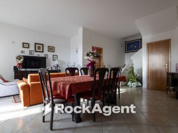 Villetta bifamiliare in vendita di 217 m² in Via Roberto Niederer