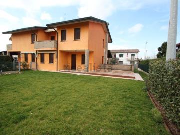 Villetta bifamiliare in vendita di 217 m²