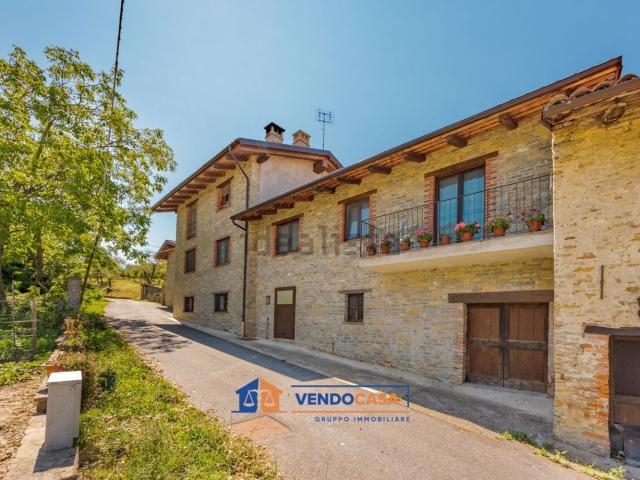 Villetta bifamiliare in vendita di 214 m² in Località LOVERA