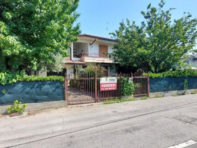 Villetta bifamiliare in vendita di 214 m² in Via Alessandro da Tremignon, 18