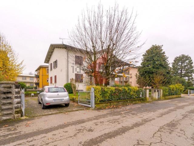 Villetta bifamiliare in vendita di 214 m² in Via Fernando Santi, 2
