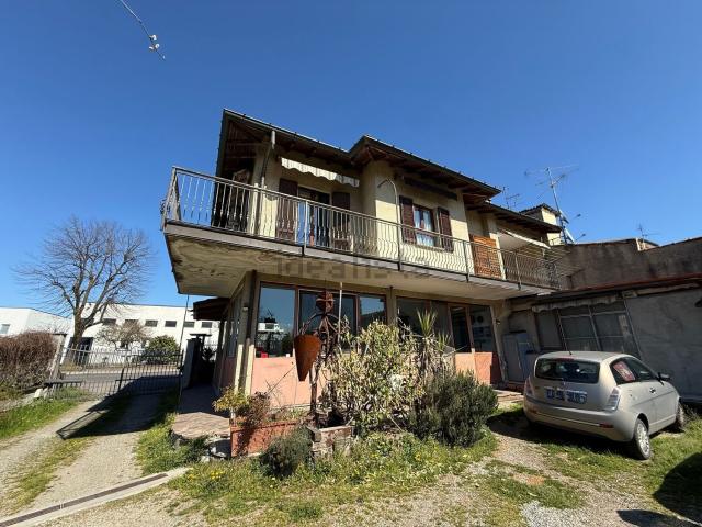 Villetta bifamiliare in vendita di 214 m² in Via Guglielmo Marconi, 8