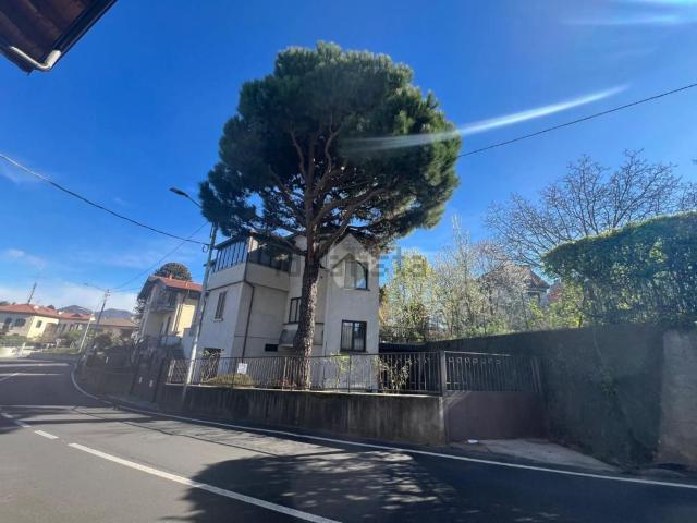 Villetta bifamiliare in vendita di 214 m² in Via San Michele del Carso, 41