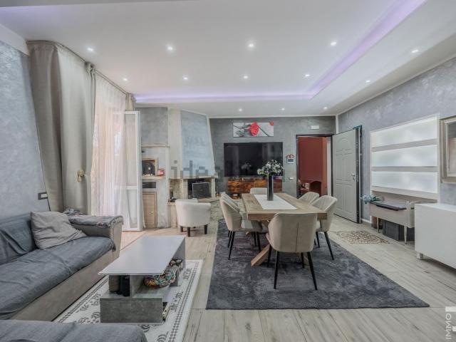 Villetta bifamiliare in vendita di 215 m² in Via Volturno