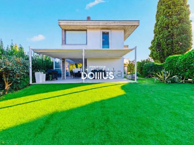 Villetta bifamiliare in vendita di 215 m² in Via A. Vivaldi