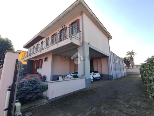 Villetta bifamiliare in vendita di 215 m² in Via Bernina, 26