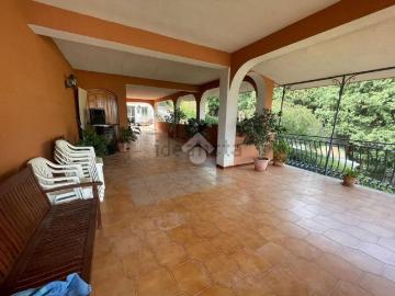 Villetta bifamiliare in vendita di 215 m² in Via Bronte, 26