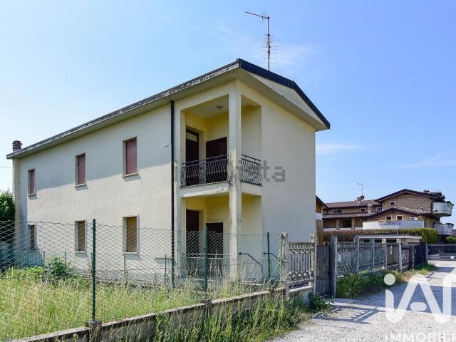 Villetta bifamiliare in vendita di 215 m² in Via Consorziale dei Boschi, 20