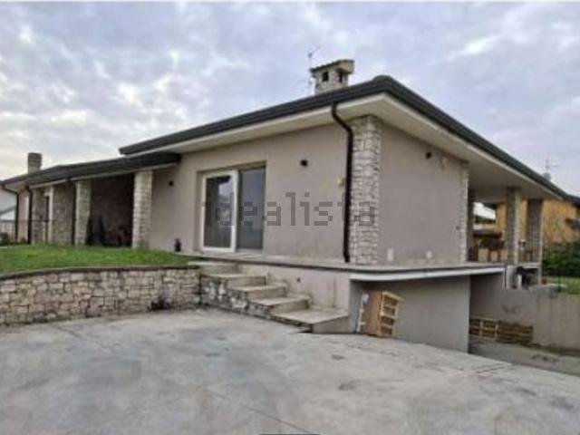 Villetta bifamiliare in vendita di 215 m² in Via dei Pizzi, 59