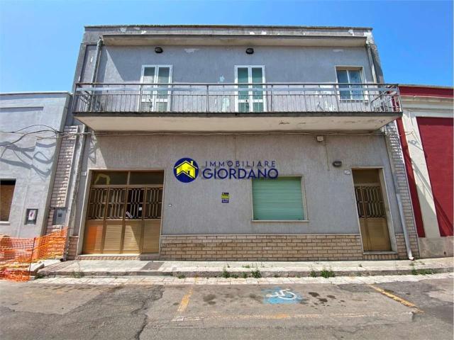 Villetta bifamiliare in vendita di 215 m² in Via Enrico Toti, 25