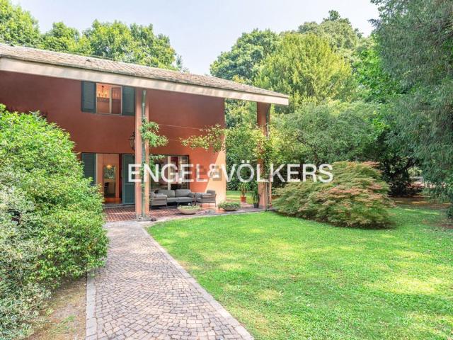Villetta bifamiliare in vendita di 215 m² in Via Grigna, 2