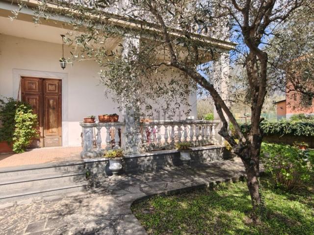 Villetta bifamiliare in vendita di 215 m² in Via Ponticello
