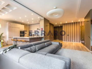 Villetta bifamiliare in vendita di 215 m² in Via Sant&apos Elena Imperatrice